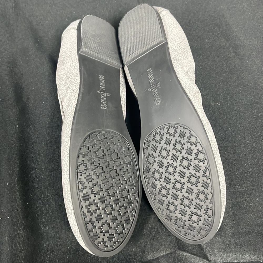 Minnetonka Women’s Charcoal Ballerina Flats (2921) - Picture 5 of 9
